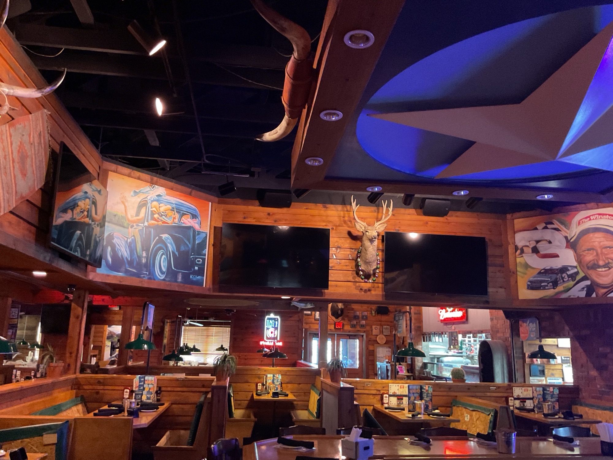 Before photo of bar of a Texas Roadhouse in Slidell, LA before full interior remodel starts.